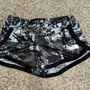 The North Face Women's Black and Gray Shorts